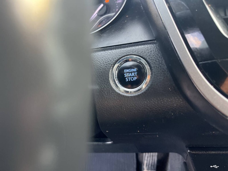 Toyota Camry Vehicle Image 12