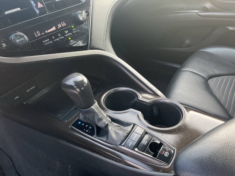 Toyota Camry Vehicle Image 13