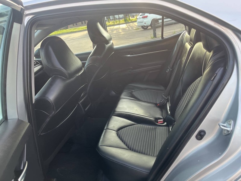 Toyota Camry Vehicle Image 16