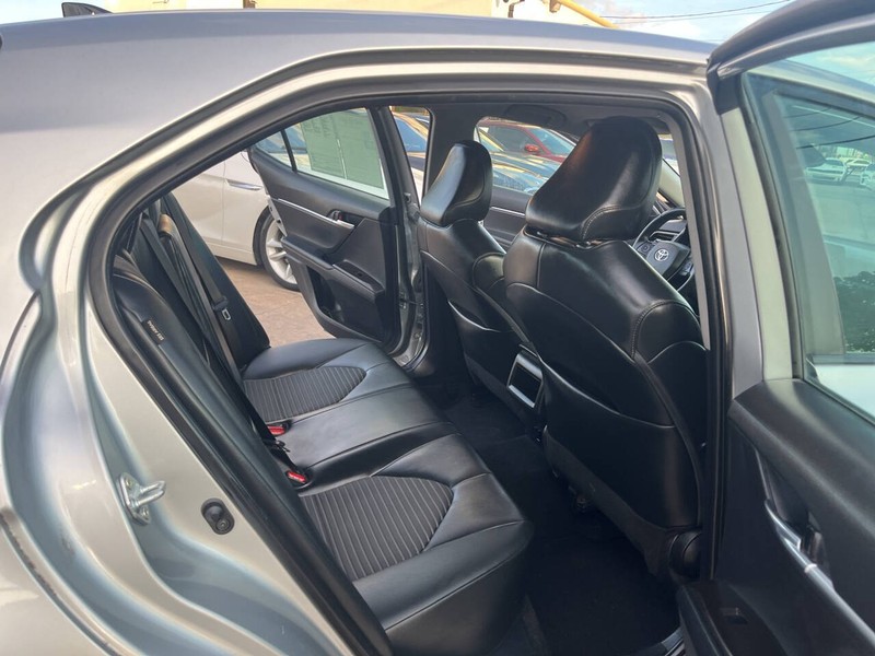 Toyota Camry Vehicle Image 18