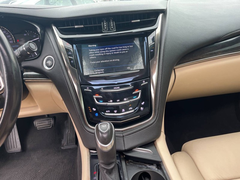 Cadillac CTS Sedan Vehicle Image 11