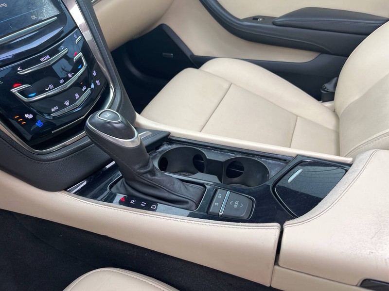 Cadillac CTS Sedan Vehicle Image 12