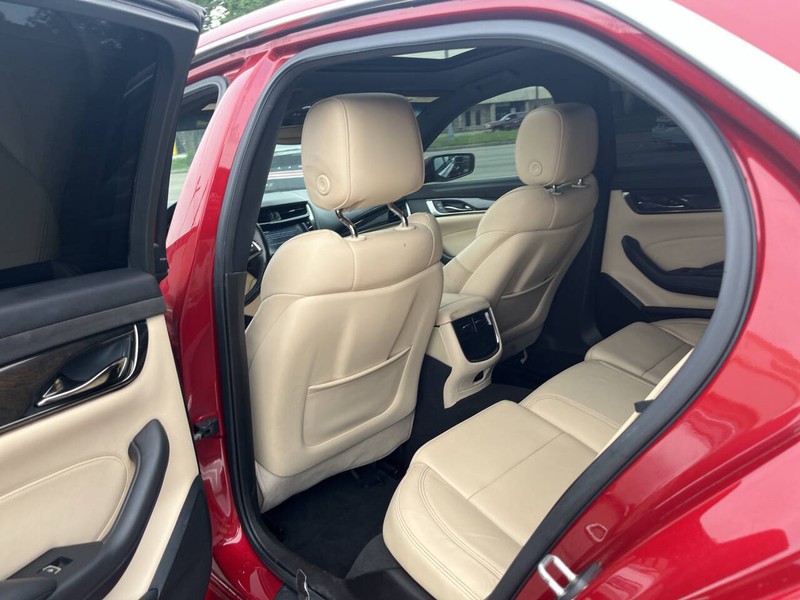 Cadillac CTS Sedan Vehicle Image 15