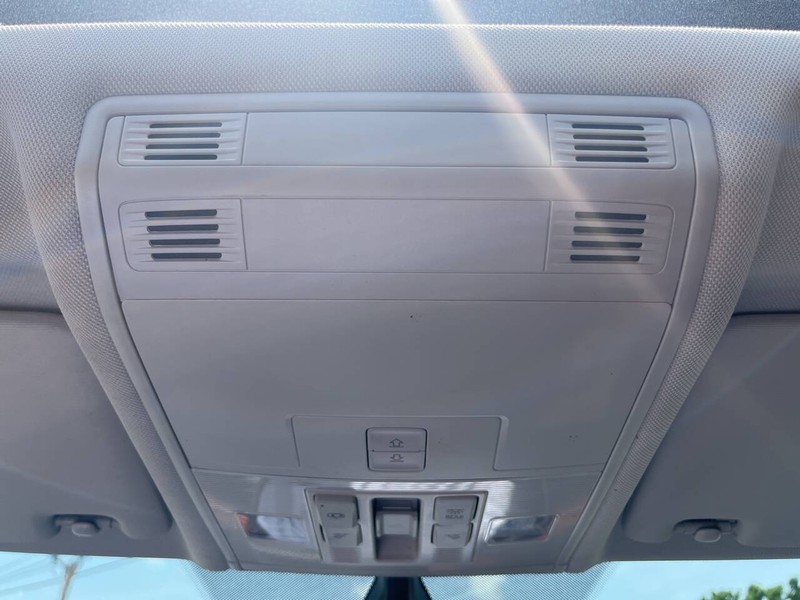 Volkswagen Tiguan Vehicle Image 11