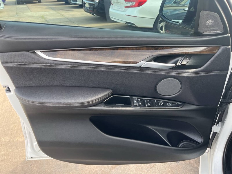 BMW X6 Vehicle Image 08