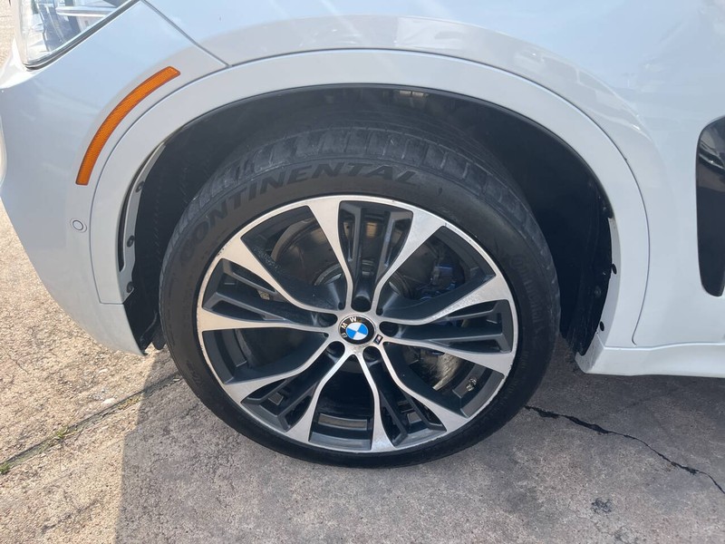 BMW X6 Vehicle Image 35