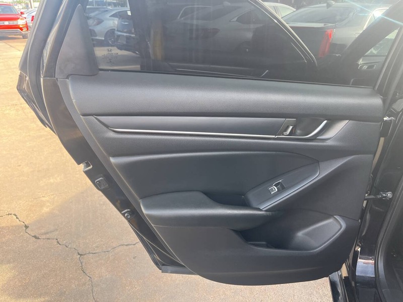 Honda Accord Sedan Vehicle Image 15