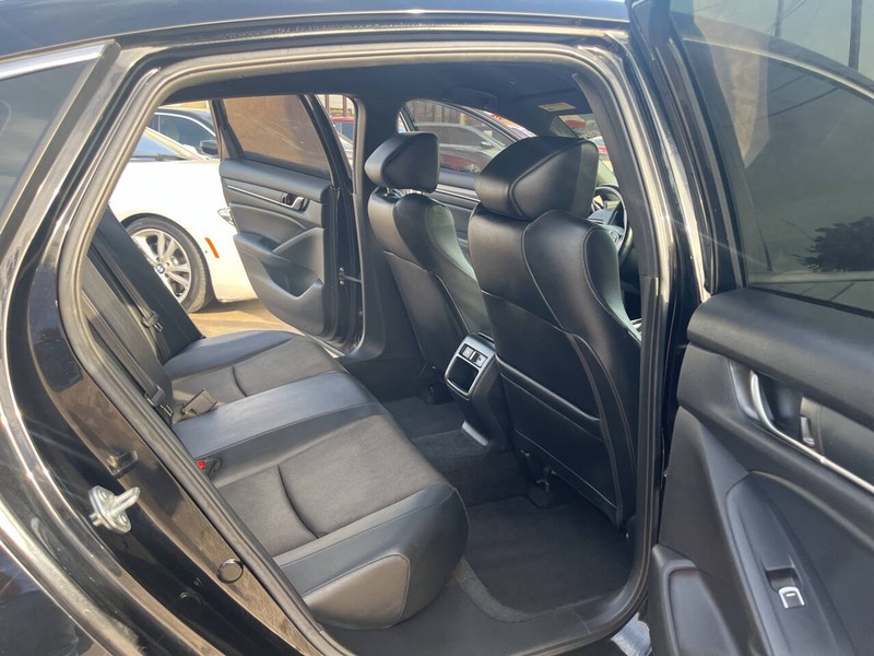 Honda Accord Sedan Vehicle Image 18
