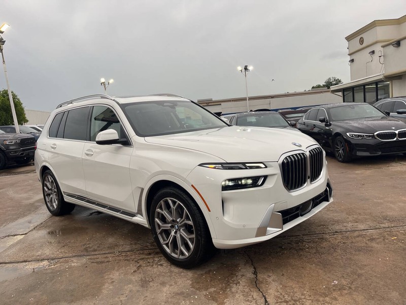 BMW X7 Vehicle Image 03