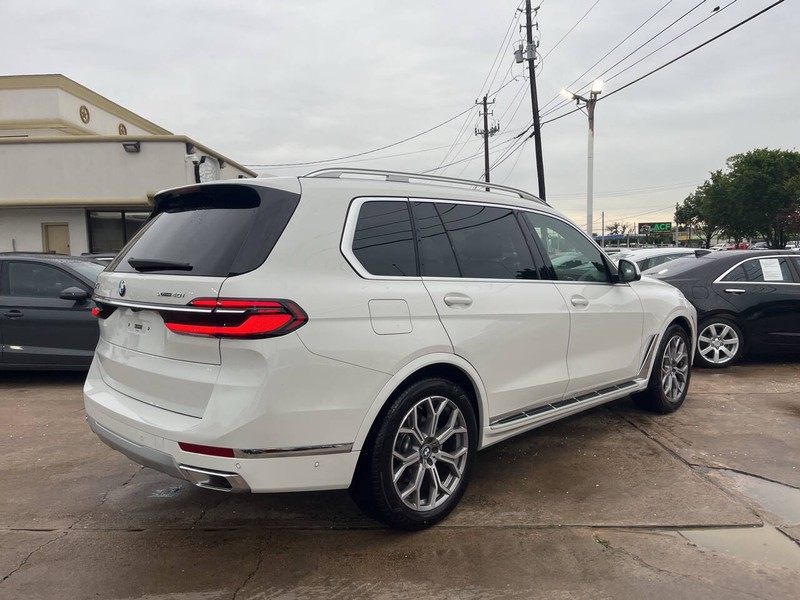BMW X7 Vehicle Image 04