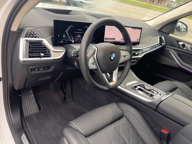 BMW X7 Vehicle Image 08