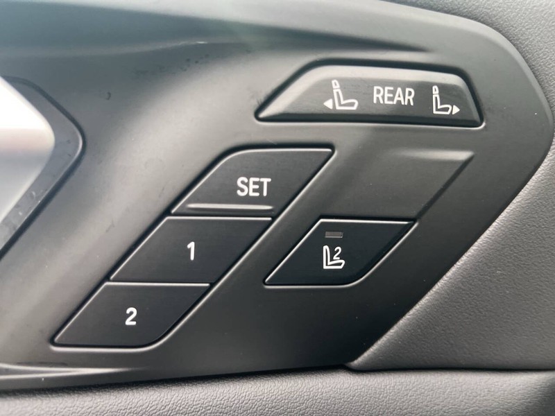 BMW X7 Vehicle Image 10