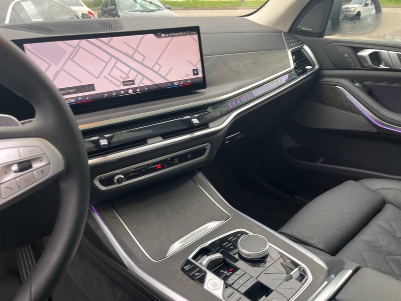 BMW X7 Vehicle Image 15