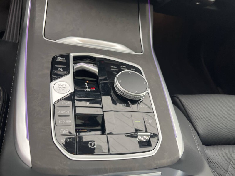 BMW X7 Vehicle Image 16