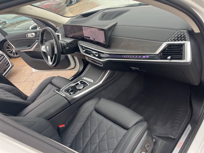 BMW X7 Vehicle Image 35