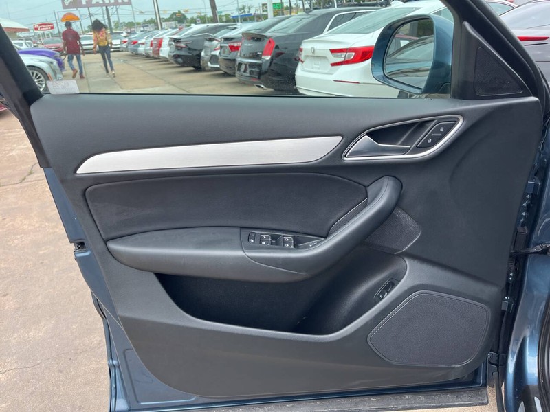 Audi Q3 Vehicle Image 06