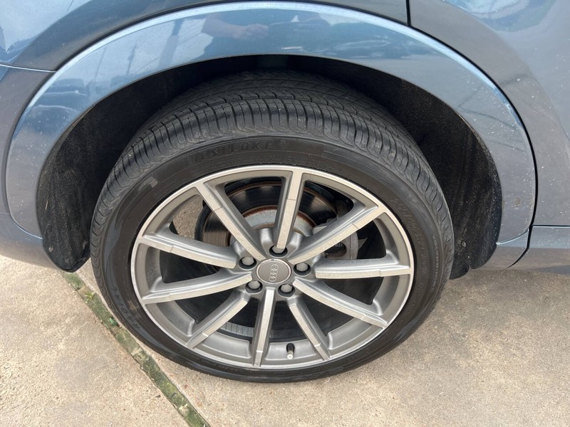 Audi Q3 Vehicle Image 21