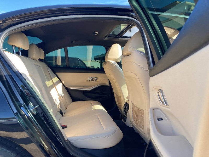 BMW 3 Series Vehicle Image 09