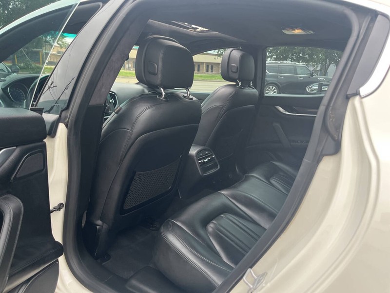 Maserati Ghibli Vehicle Image 17