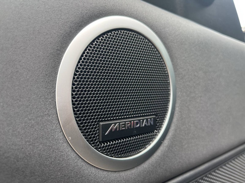 Land Rover Discovery Vehicle Image 08