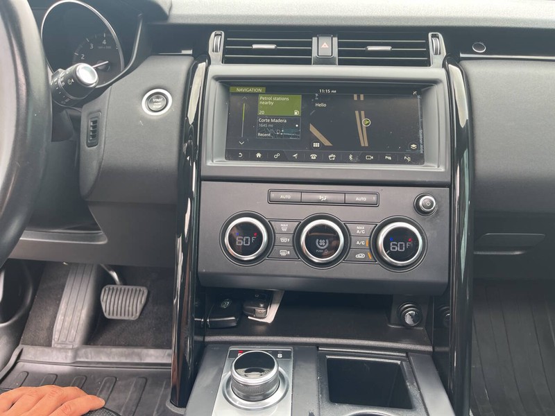 Land Rover Discovery Vehicle Image 14