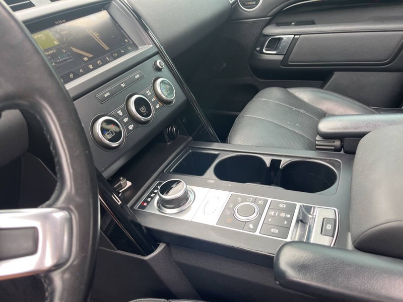 Land Rover Discovery Vehicle Image 16