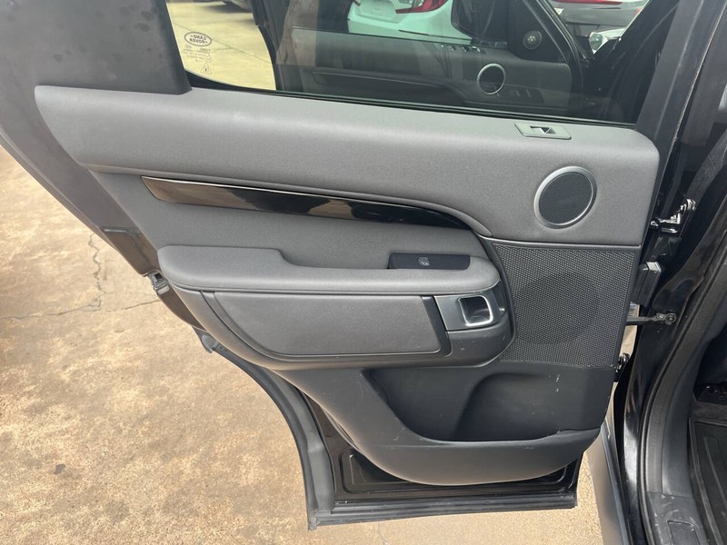 Land Rover Discovery Vehicle Image 19