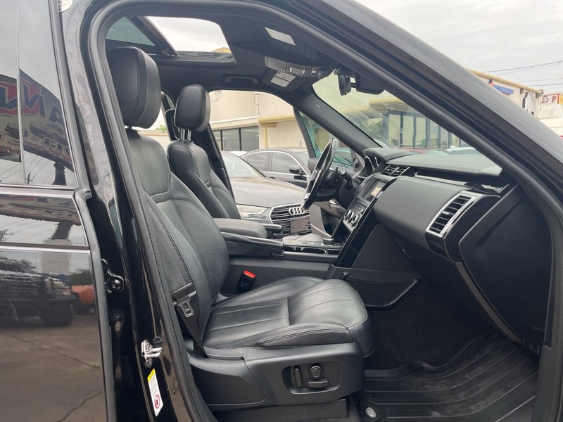 Land Rover Discovery Vehicle Image 29