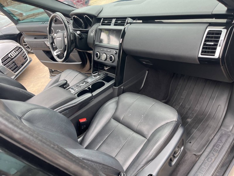 Land Rover Discovery Vehicle Image 31