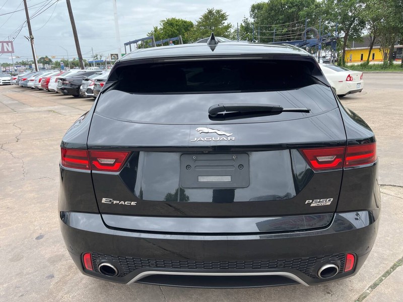 Jaguar E-PACE Vehicle Image 08