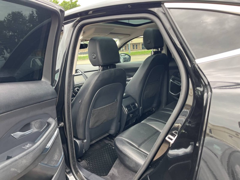 Jaguar E-PACE Vehicle Image 21