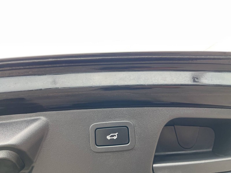 Jaguar E-PACE Vehicle Image 24