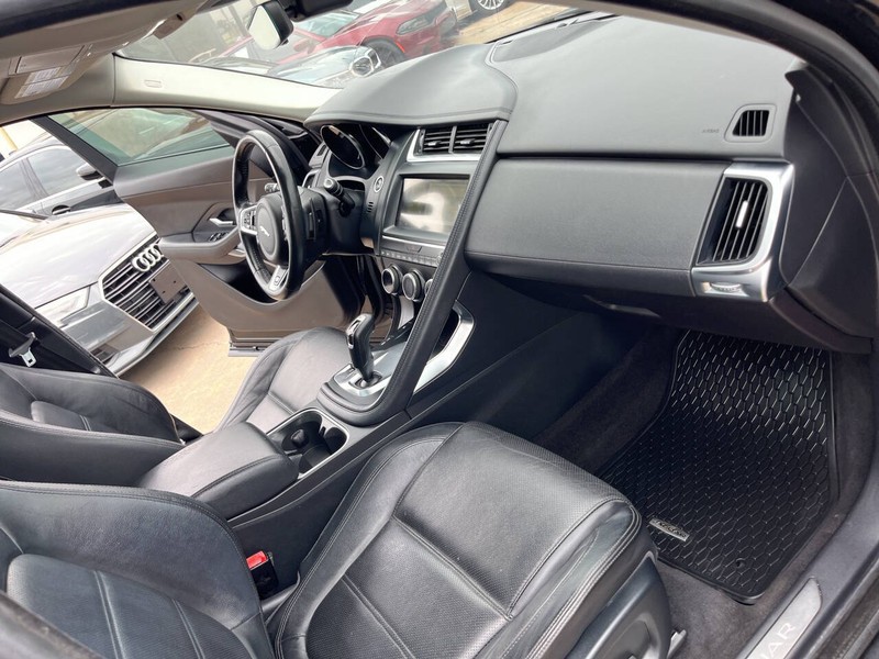 Jaguar E-PACE Vehicle Image 28
