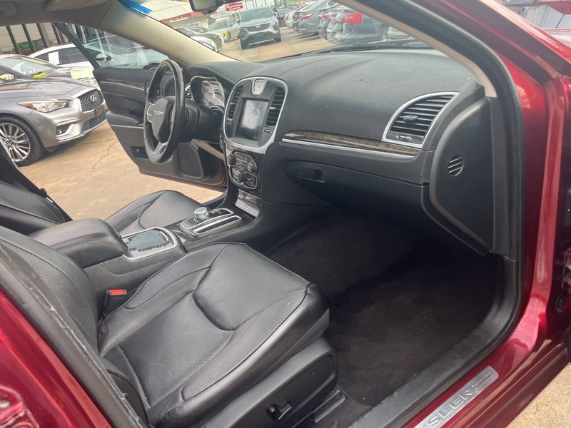 Chrysler 300 Vehicle Image 14