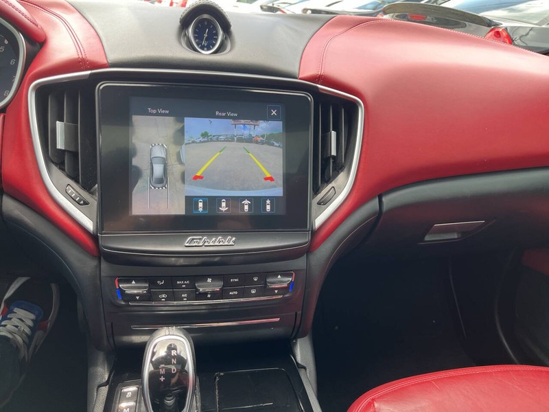 Maserati Ghibli Vehicle Image 11
