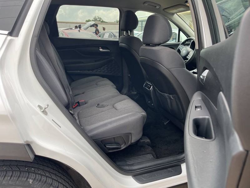 Hyundai Santa Fe Vehicle Image 10