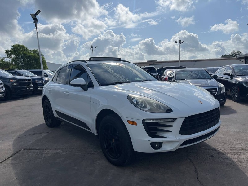 Porsche Macan Vehicle Image 02