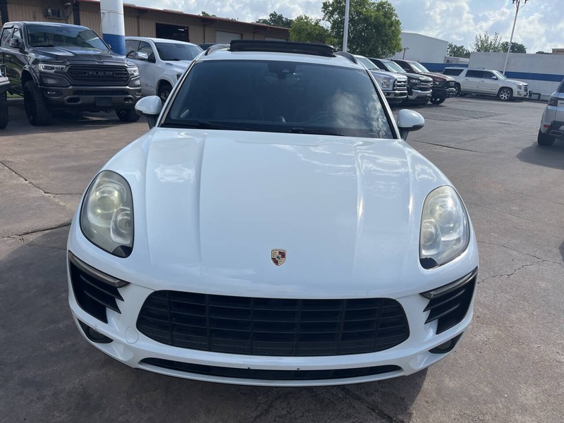 Porsche Macan Vehicle Image 03