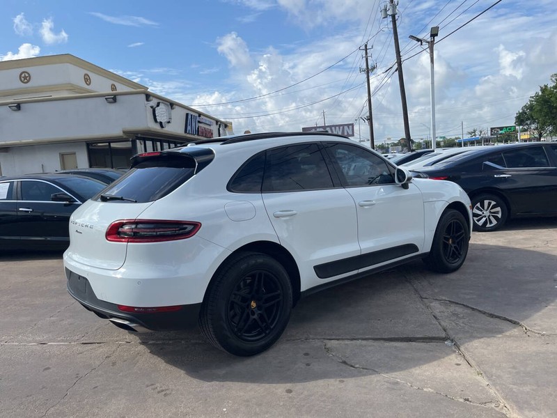 Porsche Macan Vehicle Image 04