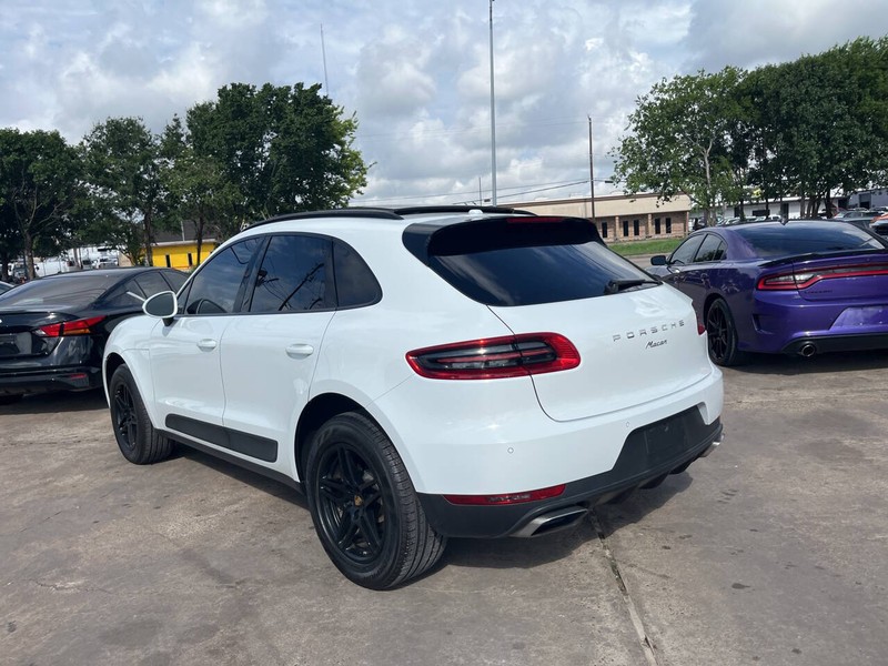 Porsche Macan Vehicle Image 05
