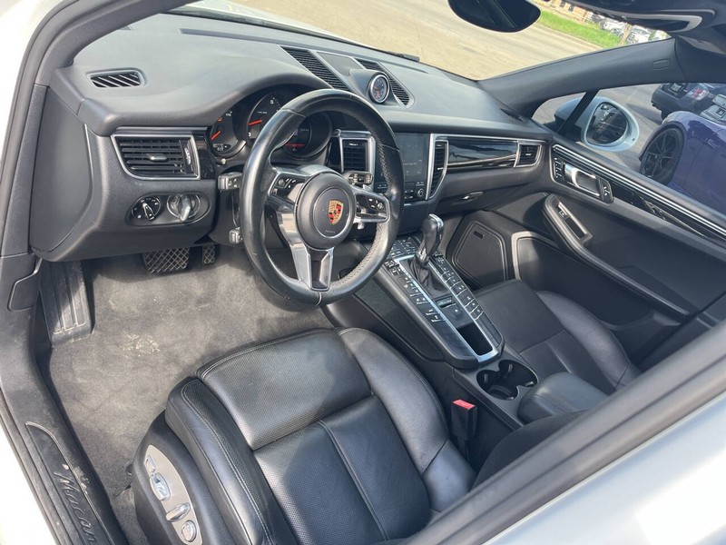Porsche Macan Vehicle Image 08