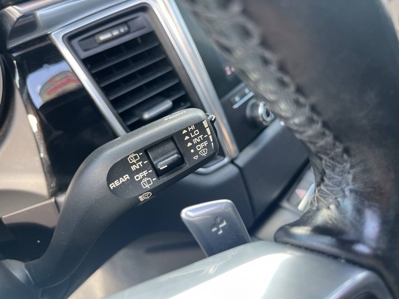 Porsche Macan Vehicle Image 11