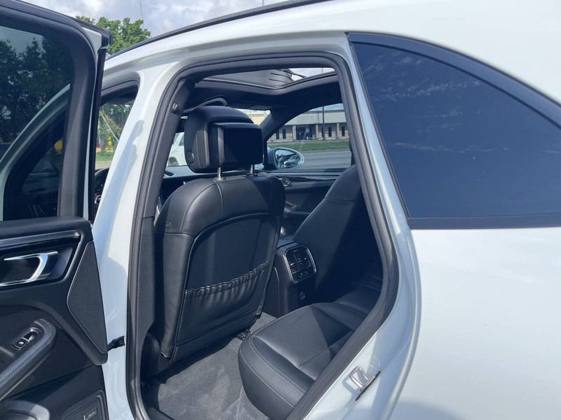 Porsche Macan Vehicle Image 16