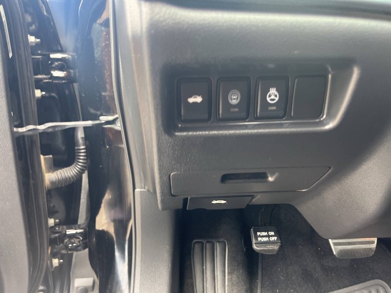 Nissan Maxima Vehicle Image 09