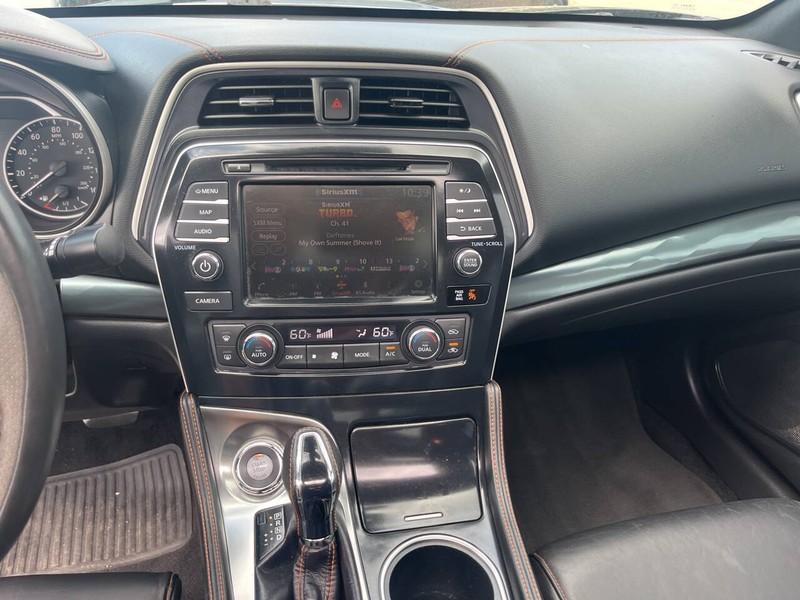 Nissan Maxima Vehicle Image 12