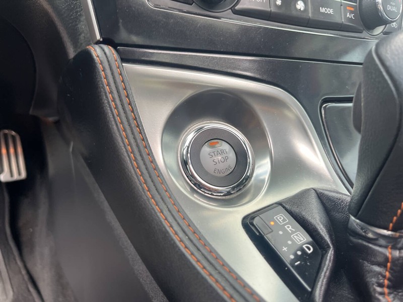 Nissan Maxima Vehicle Image 13