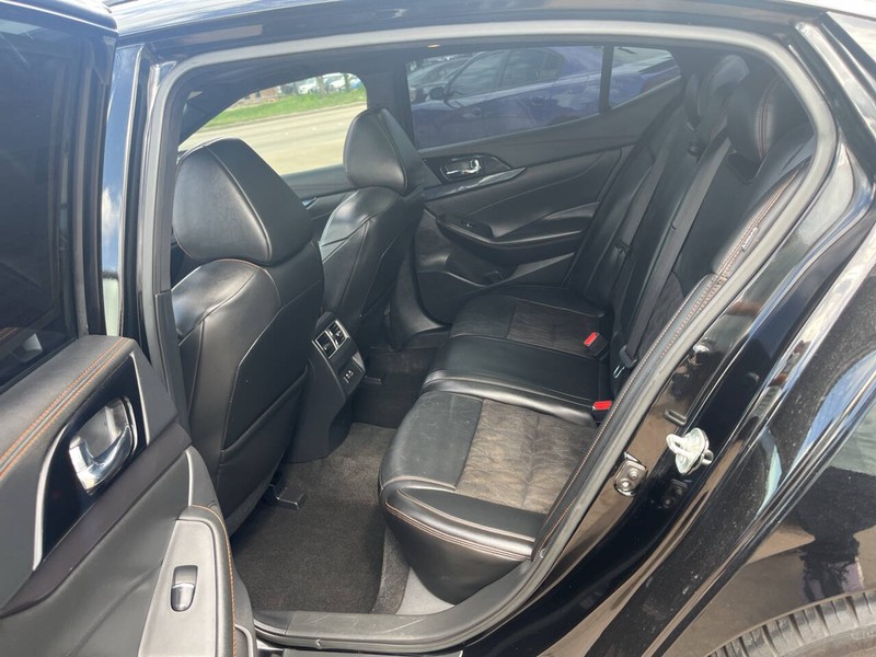 Nissan Maxima Vehicle Image 17