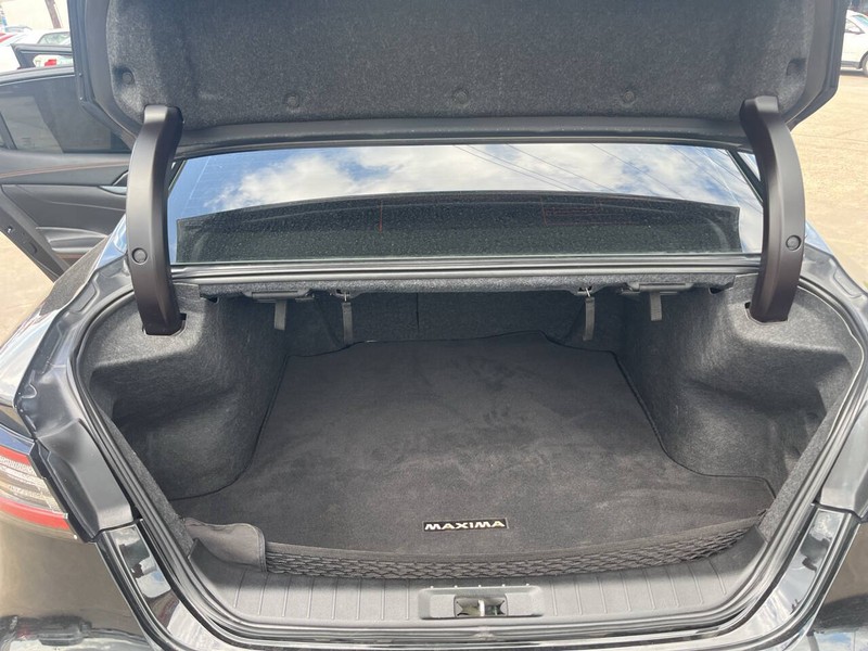 Nissan Maxima Vehicle Image 18