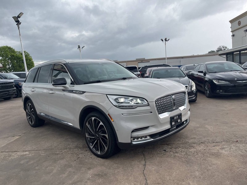 Lincoln Aviator Vehicle Image 02