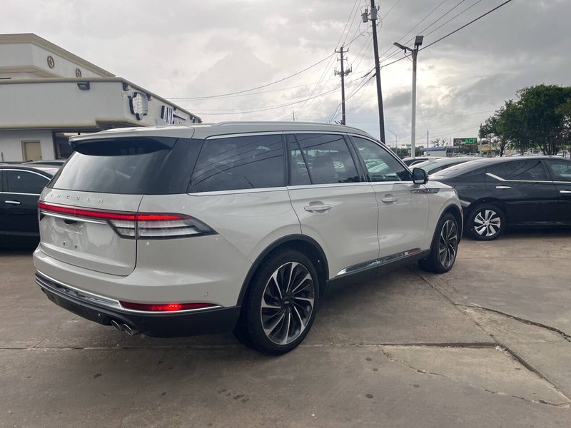 Lincoln Aviator Vehicle Image 03